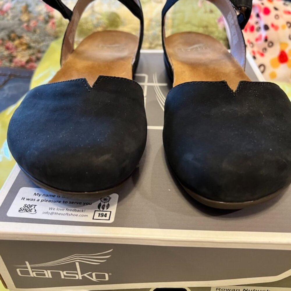 Dansko Women’s Rowan Nubuck Black Shoes With Scotchguard, Size 40